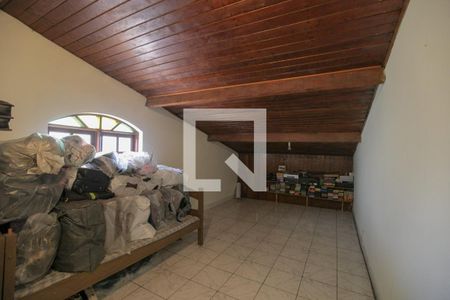 Casa à venda com 450m², 5 quartos e 4 vagas Casa à venda com 450m², 5 quartos e 4 vagasSotão