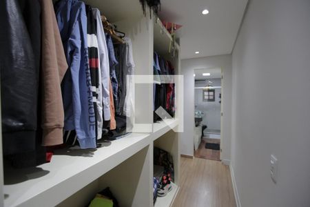 Casa à venda com 450m², 5 quartos e 4 vagas Casa à venda com 450m², 5 quartos e 4 vagasCloset da Suíte 4