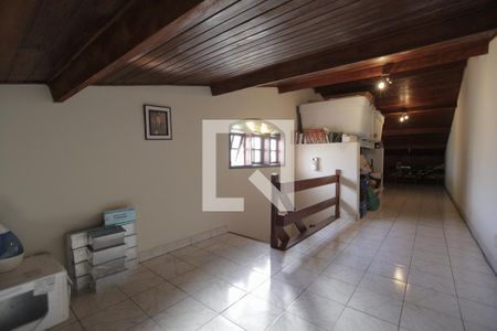 Casa à venda com 450m², 5 quartos e 4 vagas Casa à venda com 450m², 5 quartos e 4 vagasSotão