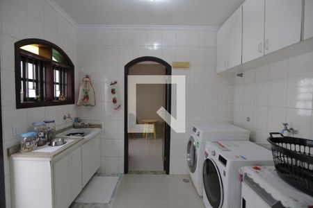 Casa à venda com 450m², 5 quartos e 4 vagas Casa à venda com 450m², 5 quartos e 4 vagasÁrea de Serviço