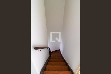 Casa à venda com 249m², 3 quartos e 2 vagasEscada