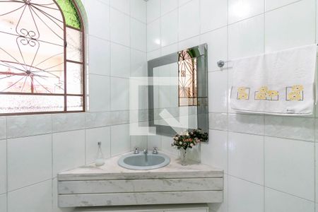 Casa à venda com 300m², 4 quartos e 4 vagas Casa à venda com 300m², 4 quartos e 4 vagasBanheiro Social