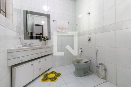 Casa à venda com 300m², 4 quartos e 4 vagas Casa à venda com 300m², 4 quartos e 4 vagasBanheiro Social