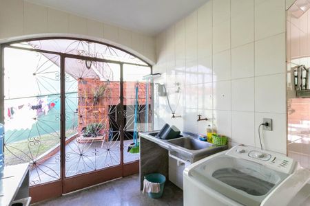 Casa à venda com 300m², 4 quartos e 4 vagas Casa à venda com 300m², 4 quartos e 4 vagasÁrea de Serviço