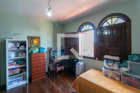Casa à venda com 300m², 4 quartos e 4 vagas Casa à venda com 300m², 4 quartos e 4 vagasQuarto 2