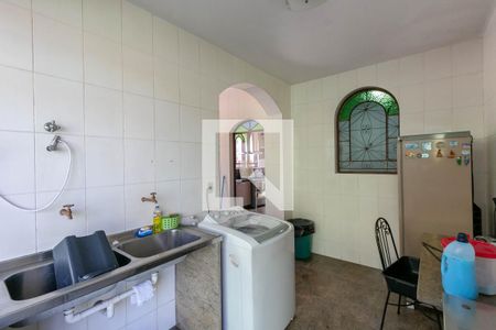 Casa à venda com 300m², 4 quartos e 4 vagas Casa à venda com 300m², 4 quartos e 4 vagasÁrea de Serviço
