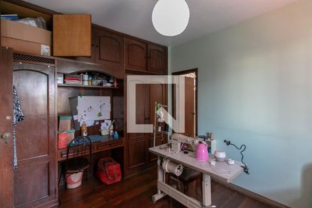 Casa à venda com 300m², 4 quartos e 4 vagas Casa à venda com 300m², 4 quartos e 4 vagasQuarto Suíte