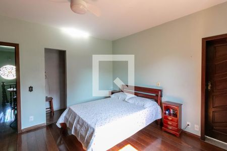 Casa à venda com 300m², 4 quartos e 4 vagas Casa à venda com 300m², 4 quartos e 4 vagasQuarto Suíte 2