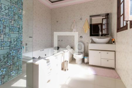 Casa à venda com 300m², 4 quartos e 4 vagas Casa à venda com 300m², 4 quartos e 4 vagasBanheiro da Suíte