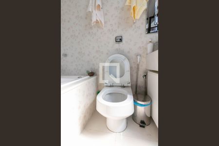 Casa à venda com 300m², 4 quartos e 4 vagas Casa à venda com 300m², 4 quartos e 4 vagasBanheiro da Suíte 2