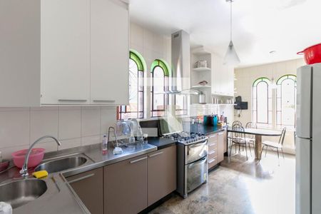 Casa à venda com 300m², 4 quartos e 4 vagas Casa à venda com 300m², 4 quartos e 4 vagasCozinha