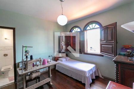 Casa à venda com 300m², 4 quartos e 4 vagas Casa à venda com 300m², 4 quartos e 4 vagasQuarto Suíte