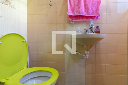 Casa à venda com 300m², 4 quartos e 4 vagas Casa à venda com 300m², 4 quartos e 4 vagasBanheiro de Serviço