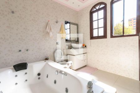 Casa à venda com 300m², 4 quartos e 4 vagas Casa à venda com 300m², 4 quartos e 4 vagasBanheiro da Suíte 2