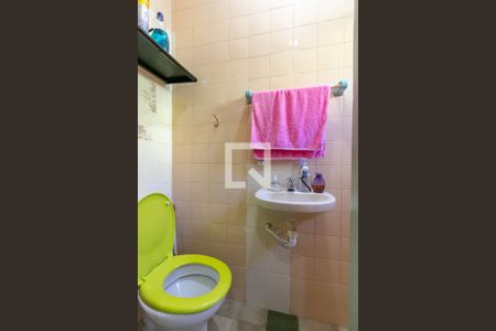 Casa à venda com 300m², 4 quartos e 4 vagas Casa à venda com 300m², 4 quartos e 4 vagasBanheiro de Serviço
