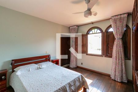 Casa à venda com 300m², 4 quartos e 4 vagas Casa à venda com 300m², 4 quartos e 4 vagasQuarto Suíte 2