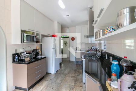 Casa à venda com 300m², 4 quartos e 4 vagas Casa à venda com 300m², 4 quartos e 4 vagasCozinha