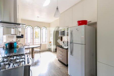 Casa à venda com 300m², 4 quartos e 4 vagas Casa à venda com 300m², 4 quartos e 4 vagasCozinha
