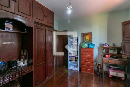 Casa à venda com 300m², 4 quartos e 4 vagas Casa à venda com 300m², 4 quartos e 4 vagasQuarto 2