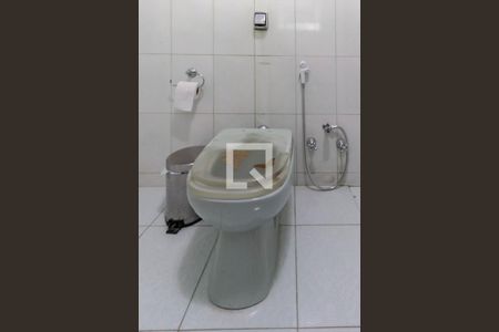 Casa à venda com 300m², 4 quartos e 4 vagas Casa à venda com 300m², 4 quartos e 4 vagasBanheiro Social