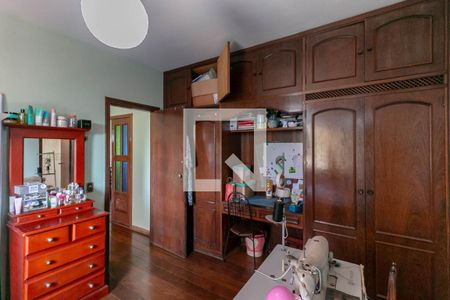 Casa à venda com 300m², 4 quartos e 4 vagas Casa à venda com 300m², 4 quartos e 4 vagasQuarto Suíte