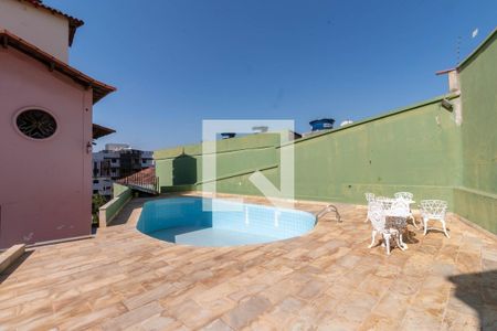 Casa à venda com 300m², 4 quartos e 4 vagas Casa à venda com 300m², 4 quartos e 4 vagasPiscina