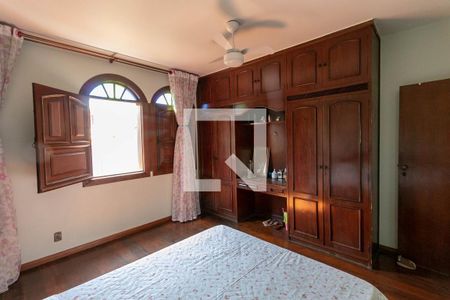 Casa à venda com 300m², 4 quartos e 4 vagas Casa à venda com 300m², 4 quartos e 4 vagasQuarto Suíte 2