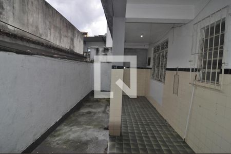 Casa de condomínio à venda com 150m², 4 quartos e 1 vagaQuintal