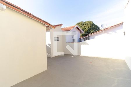 Casa à venda com 171m², 2 quartos e 1 vaga Casa à venda com 171m², 2 quartos e 1 vagaQuintal