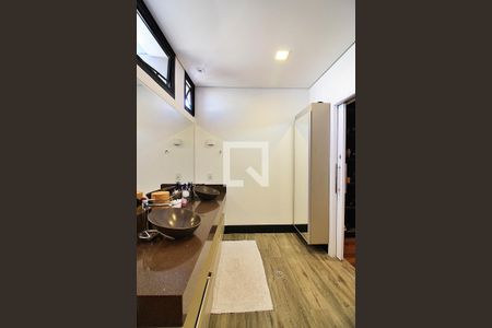 Apartamento à venda com 392m², 5 quartos e 4 vagasBanheiro do Quarto 1 - Suíte