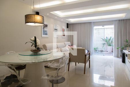 Sala  de casa de condomínio à venda com 3 quartos, 200m² em Recreio dos Bandeirantes, Rio de Janeiro