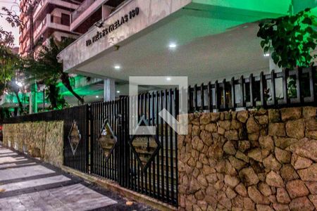 Fachada de apartamento para alugar com 3 quartos, 180m² em Barra Funda, Guarujá