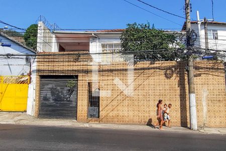 Casa à venda com 250m², 3 quartos e 1 vaga Casa à venda com 250m², 3 quartos e 1 vagaFachada