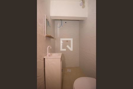 Banheiro de kitnet/studio à venda com 1 quarto, 32m² em Centro Histórico, Porto Alegre