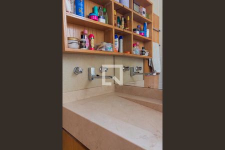 Casa à venda com 311m², 4 quartos e 4 vagas Casa à venda com 311m², 4 quartos e 4 vagasBanheiro da Suíte 1