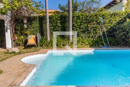 Casa à venda com 311m², 4 quartos e 4 vagas Casa à venda com 311m², 4 quartos e 4 vagasÁrea Externa - Piscina