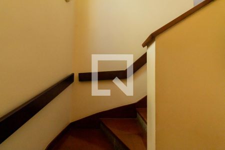 Casa à venda com 311m², 4 quartos e 4 vagas Casa à venda com 311m², 4 quartos e 4 vagasEscadas