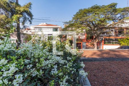 Casa à venda com 311m², 4 quartos e 4 vagas Casa à venda com 311m², 4 quartos e 4 vagasVaranda da Suíte 2