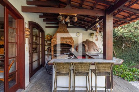 Casa à venda com 311m², 4 quartos e 4 vagas Casa à venda com 311m², 4 quartos e 4 vagasÁrea Externa - churrasqueira