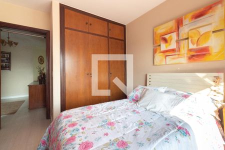 Casa à venda com 311m², 4 quartos e 4 vagas Casa à venda com 311m², 4 quartos e 4 vagasQuarto 2