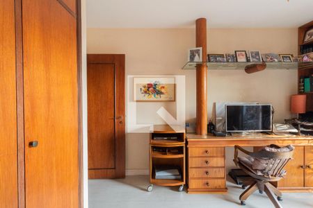 Casa à venda com 311m², 4 quartos e 4 vagas Casa à venda com 311m², 4 quartos e 4 vagasQuarto 1