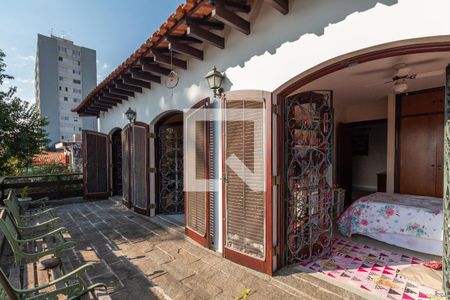 Casa à venda com 311m², 4 quartos e 4 vagas Casa à venda com 311m², 4 quartos e 4 vagasVaranda