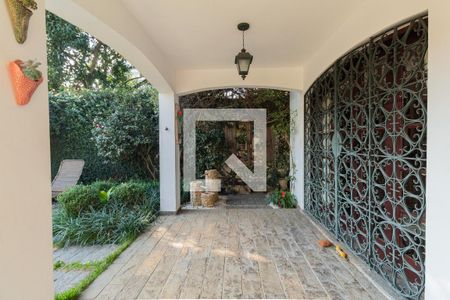 Casa à venda com 311m², 4 quartos e 4 vagas Casa à venda com 311m², 4 quartos e 4 vagasÁrea externa