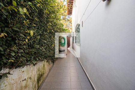 Casa à venda com 311m², 4 quartos e 4 vagas Casa à venda com 311m², 4 quartos e 4 vagasCorredor