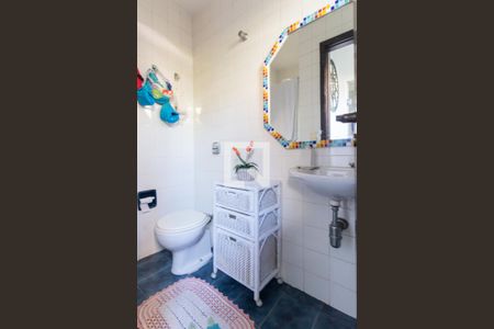 Casa à venda com 311m², 4 quartos e 4 vagas Casa à venda com 311m², 4 quartos e 4 vagasÁrea Externa - banheiro