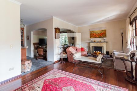 Casa à venda com 311m², 4 quartos e 4 vagas Casa à venda com 311m², 4 quartos e 4 vagasSala