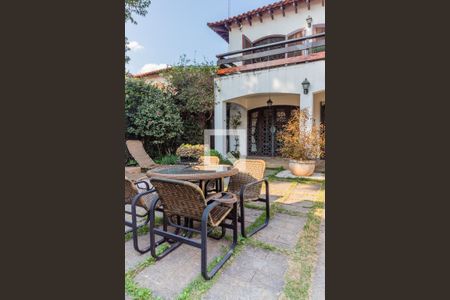 Casa à venda com 311m², 4 quartos e 4 vagas Casa à venda com 311m², 4 quartos e 4 vagasÁrea Externa