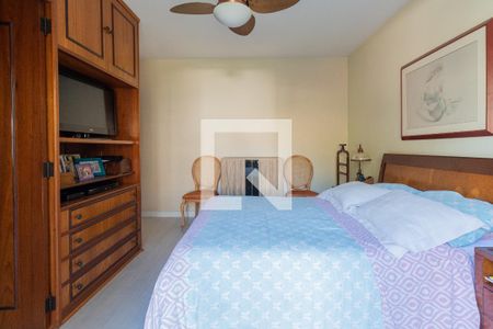 Casa à venda com 311m², 4 quartos e 4 vagas Casa à venda com 311m², 4 quartos e 4 vagasSuíte 2