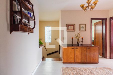 Casa à venda com 311m², 4 quartos e 4 vagas Casa à venda com 311m², 4 quartos e 4 vagasHall - segundo andar