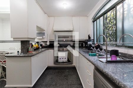 Casa à venda com 311m², 4 quartos e 4 vagas Casa à venda com 311m², 4 quartos e 4 vagasCozinha